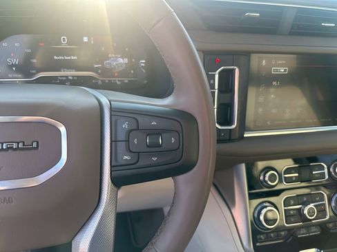 Used 2023 GMC Yukon Denali image 30