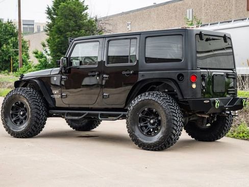 Used 2016 Jeep Wrangler Unlimited Sahara w/ Connectivity Group AWD/4WD image 44