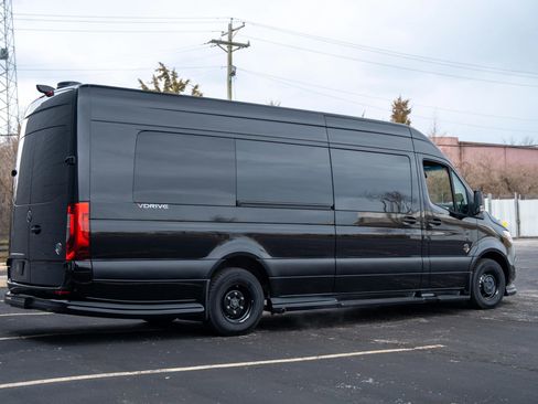 Used 2024 Mercedes-Benz Sprinter 3500 image 9