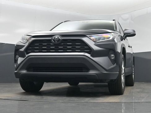 Used 2020 Toyota RAV4 XLE Premium image 45