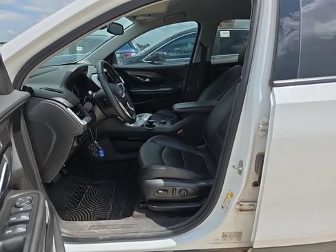 Used 2023 GMC Terrain SLT w/ Tech Package FWD image 4