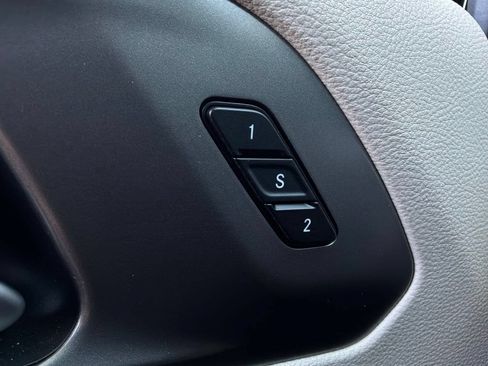 Used 2024 Chrysler Pacifica Touring-L FWD image 26