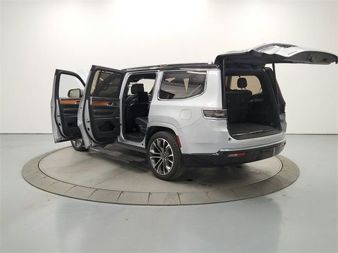 Used 2022 Jeep Grand Wagoneer Series III w/ Rear Seat Video Group 1 image 13