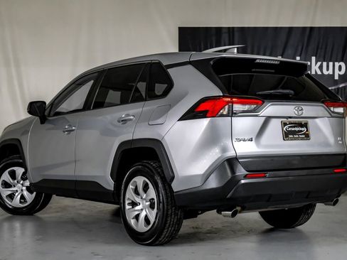 Used 2022 Toyota RAV4 LE image 10