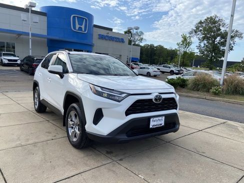 Used 2025 Toyota RAV4 XLE image 2