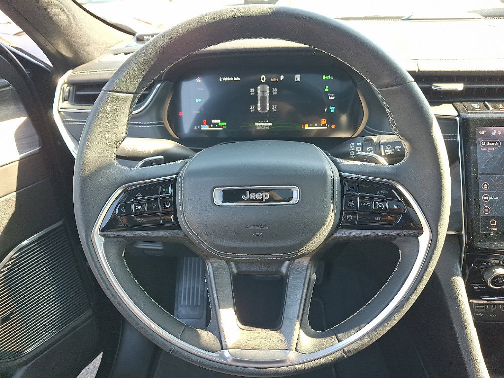 Used 2023 Jeep Grand Cherokee Overland AWD/4WD image 21