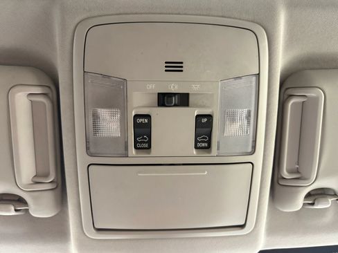 Used 2017 Toyota RAV4 XLE AWD/4WD image 36
