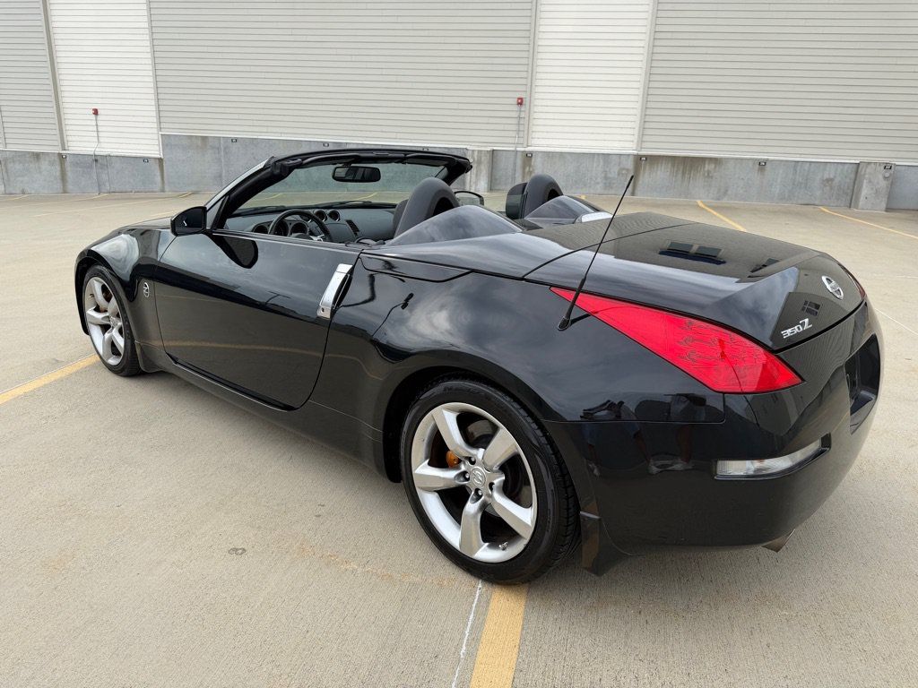 Used 2006 Nissan 350Z Grand Touring RWD image 5