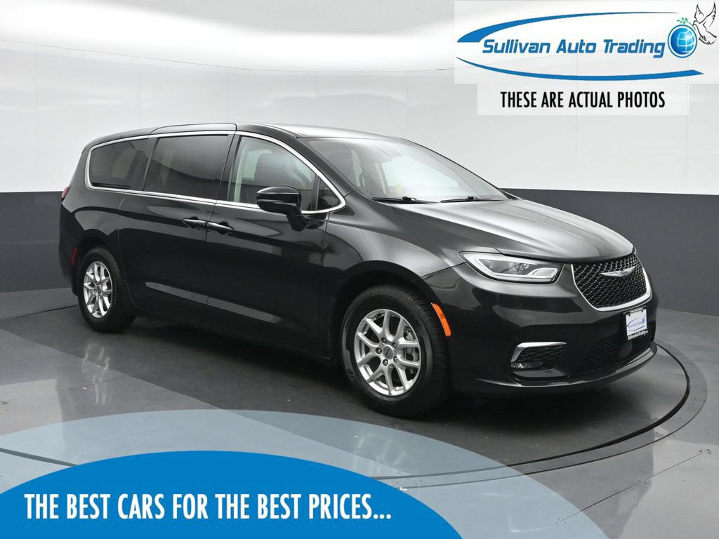 Used 2024 Chrysler Pacifica Touring-L FWD image 1