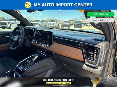 Used 2025 GMC Canyon AT4 w/ AT4 Premium Package AWD/4WD image 30