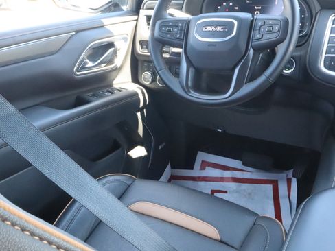 Used 2024 GMC Yukon AT4 AWD/4WD image 13