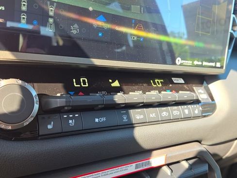Used 2024 Toyota Tundra Limited AWD/4WD image 15
