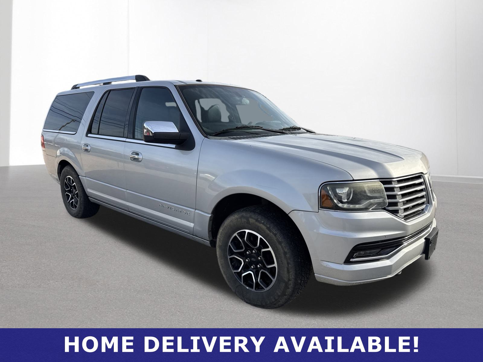 Used 2015 Lincoln Navigator L 2WD image 1