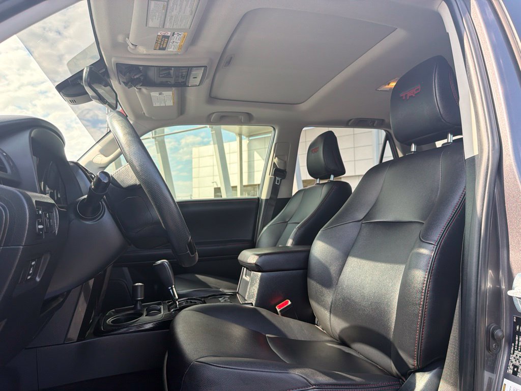 Used 2021 Toyota 4Runner Venture w/ Moonroof Package AWD/4WD image 11