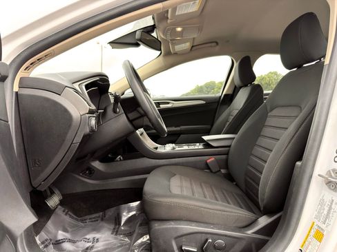 Used 2020 Ford Fusion SE FWD image 12