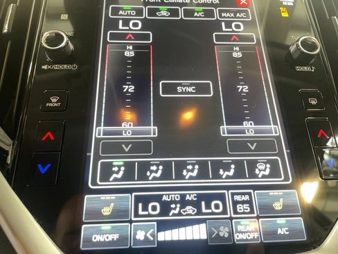 Used 2023 Subaru Ascent Premium image 8