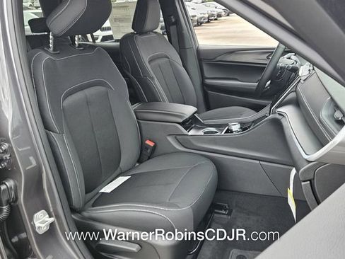 New 2025 Jeep Grand Cherokee L Laredo w/ Luxury Tech Group I image 19