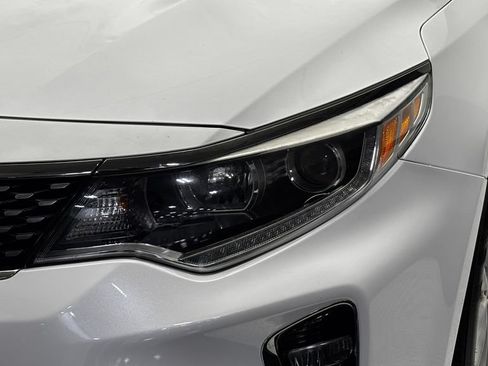 Used 2018 Kia Optima EX w/ Technology Package FWD image 3
