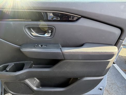 Used 2025 Honda Pilot TrailSport image 42
