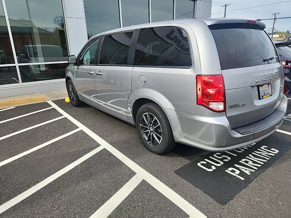 Used 2018 Dodge Grand Caravan SE FWD image 4