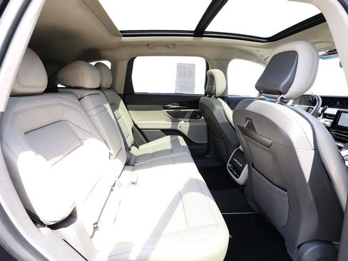 Used 2024 Lincoln Nautilus Premier w/ Equipment Group 102A image 21