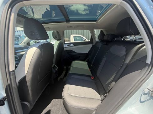Used 2025 Volkswagen Taos SE w/ Panoramic Sunroof Package AWD/4WD image 26