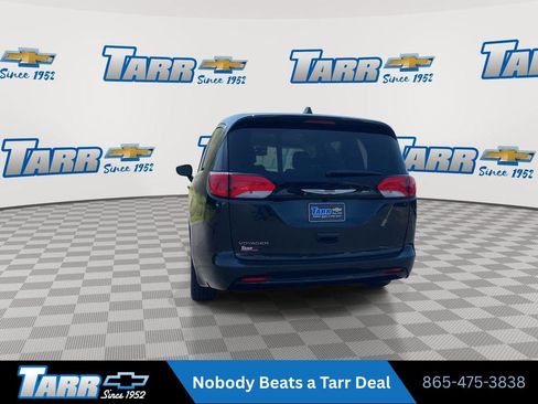 Used 2023 Chrysler Voyager LX FWD image 7