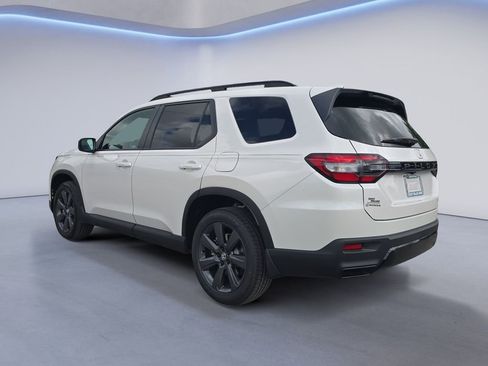 New 2026 Honda Pilot Sport image 3