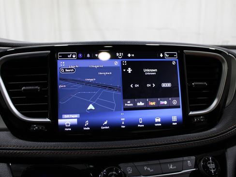 Used 2026 Chrysler Pacifica Pinnacle image 15