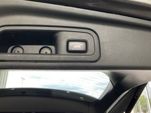 Used 2016 Honda Pilot Touring image 21
