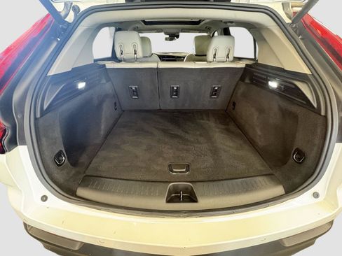 Used 2023 Cadillac XT4 Luxury w/ Cold Weather Package AWD/4WD image 20