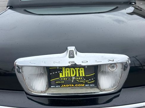 Used 2002 Lincoln Town Car Cartier image 13