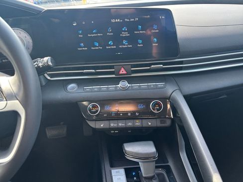Used 2025 Hyundai Elantra Limited image 17