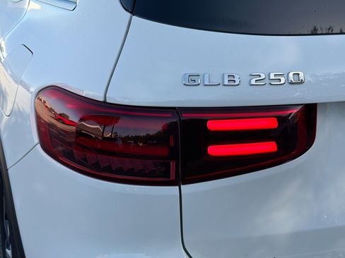 Used 2025 Mercedes-Benz GLB 250 image 10