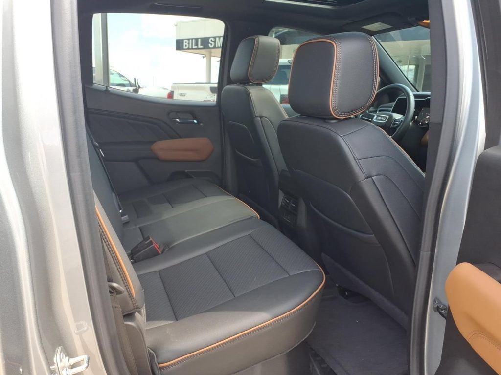 Used 2026 GMC Canyon AT4 w/ Technology Plus Package AWD/4WD image 13
