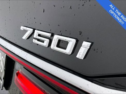 Used 2022 BMW 750i xDrive w/ Executive Package image 42