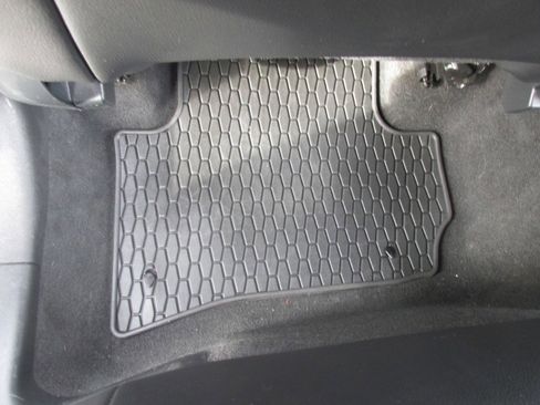 Used 2019 Jaguar F-PACE Premium image 58