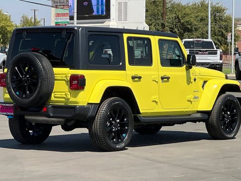 Used 2023 Jeep Wrangler Unlimited Sahara w/ Cold Weather Group AWD/4WD image 4