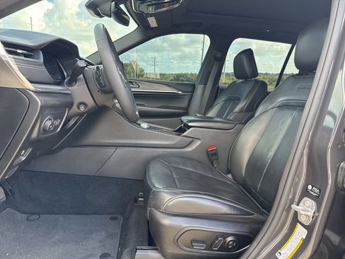 Used 2023 Jeep Grand Cherokee Overland RWD image 6