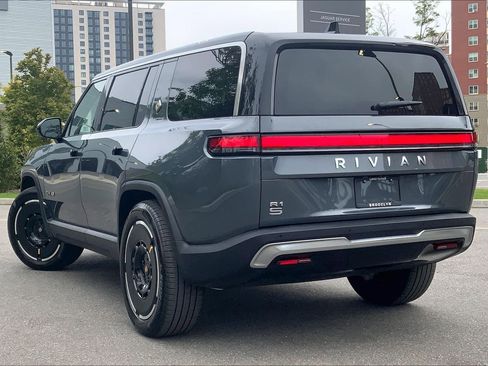 Used 2025 Rivian R1S Adventure AWD/4WD image 11