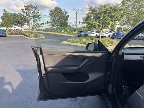Used 2023 Tesla Model Y Long Range AWD/4WD image 25