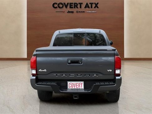 Used 2022 Toyota Tacoma TRD Sport image 4