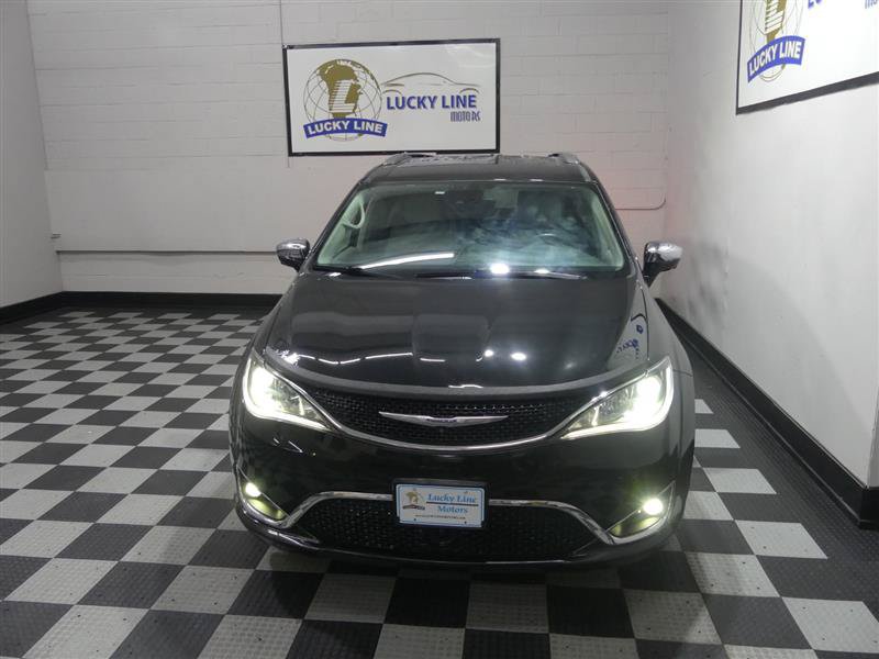 Used 2017 Chrysler Pacifica Limited w/ UConnect Theater Package FWD image 3