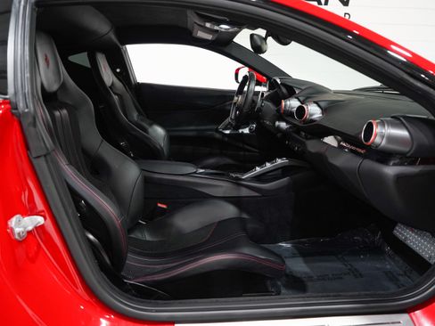 Used 2019 Ferrari 812 Superfast RWD image 14