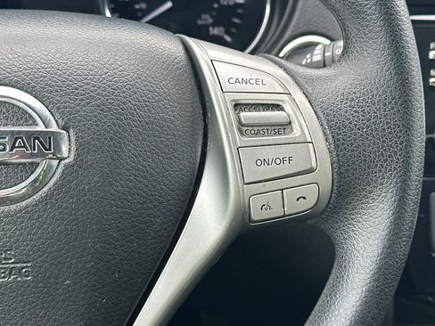 Used 2015 Nissan Rogue SV FWD image 31