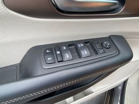 Used 2023 Chrysler Voyager LX FWD image 19