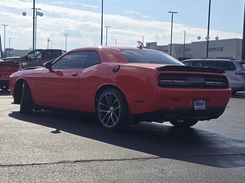 Used 2017 Dodge Challenger R/T Scat Pack w/ Leather Interior Group image 17
