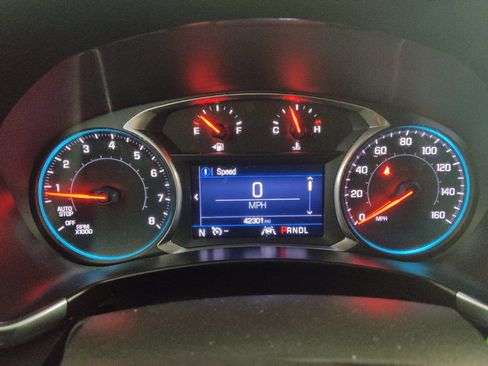 Used 2020 Chevrolet Equinox LT FWD image 23