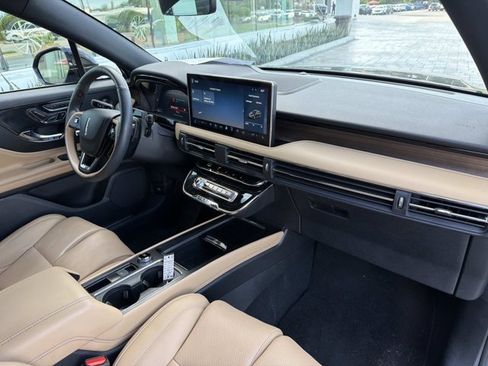 Certified 2023 Lincoln Corsair Reserve w/ Equipment Group 202A AWD/4WD image 21