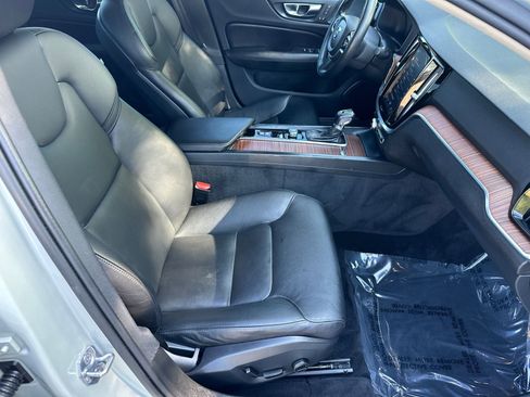 Used 2019 Volvo S60 T5 Momentum w/ Multimedia Package FWD image 13